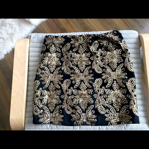 Romeo & Juliet Couture Skirt - Picture 2 of 3